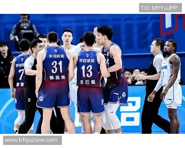 周琦与翟晓川重聚橘子洲头十年岁月再携手共战篮球梦想